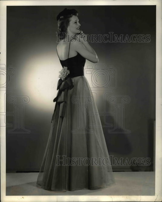 1940 Press Photo Black Taffeta with toast-colored Chiffon- Historic Images