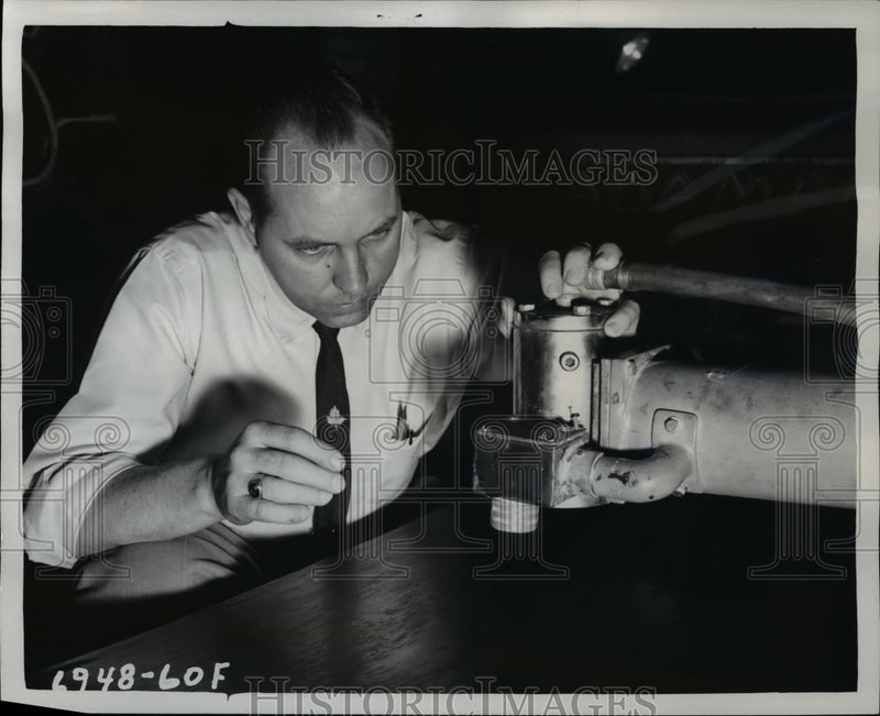 Load image into Gallery viewer, 1960 Press Photo Goodyear Supervisor Inspection
