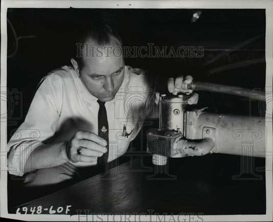 1960 Press Photo Goodyear Supervisor Inspection