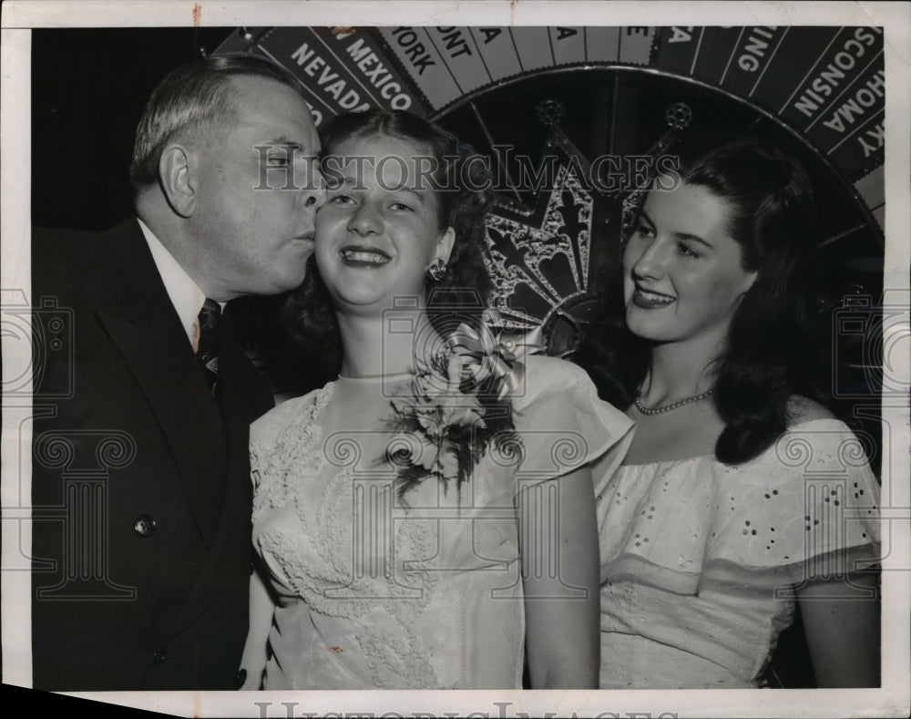 1948 Press Photo Doris Sheldon with Postmaster General Jesse Donaldson