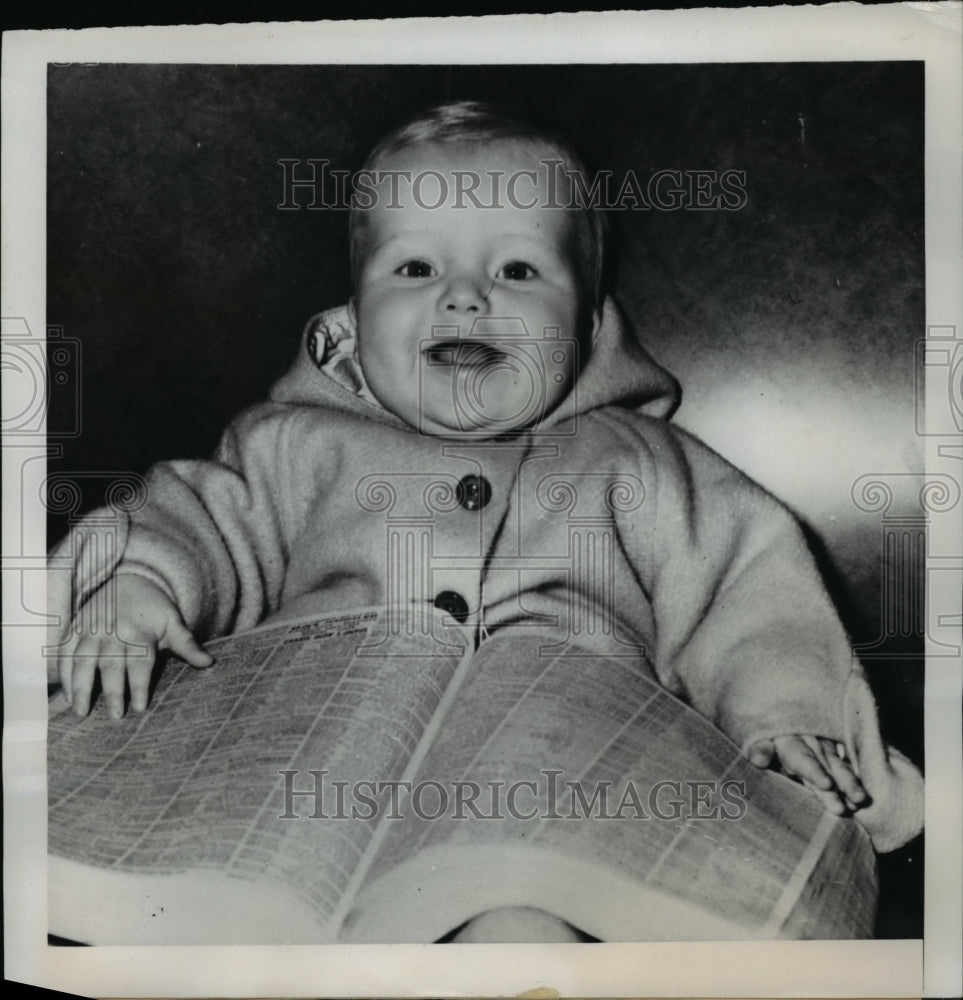 1950 Press Photo Billy Malizewski Scanned pages of a Telephone Book- Historic Images