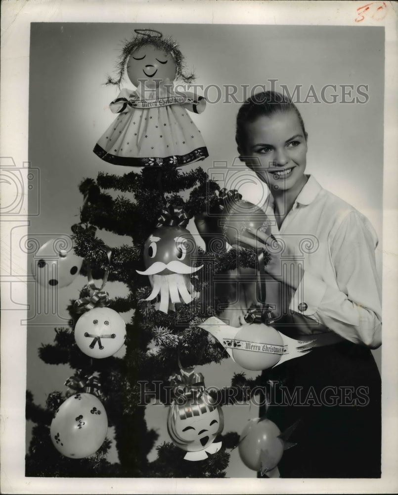 1957 Press Photo Christmas tree decorated with balloons colored tape &amp; glitter- Historic Images