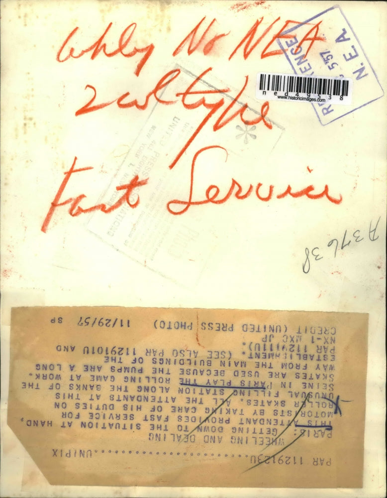 1957 Press Photo Gas Station Attendant on Roller Skates - ned49538