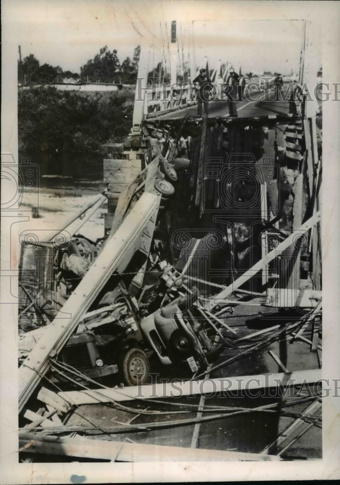 1948 Press Photo Two Drivers Escaped with Serious Injury