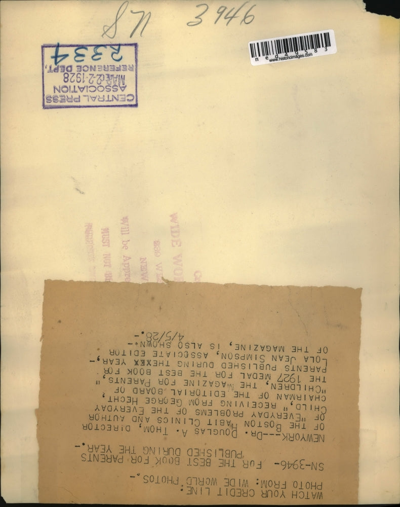 1928 Press Photo George Hecht Gives Dr. Douglas Thom Best Book for Parents Award