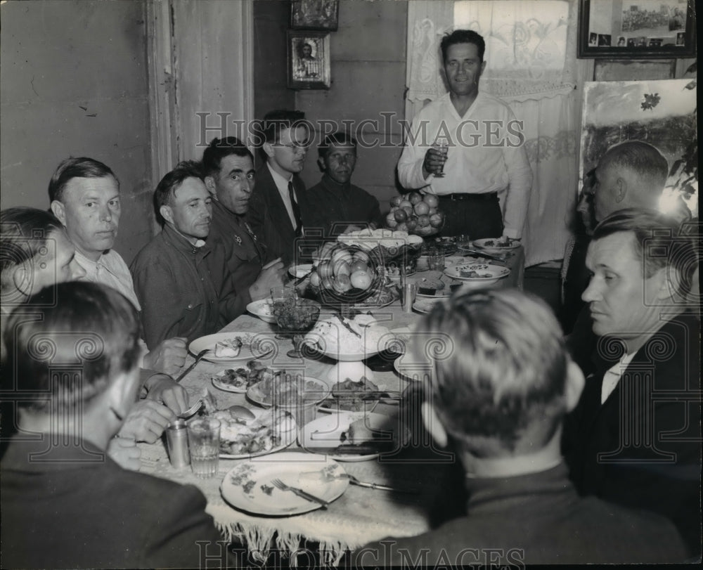 1948 Press Photo A Toast to Bring The Normal Life