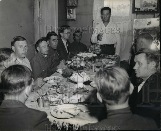 1948 Press Photo A Toast to Bring The Normal Life