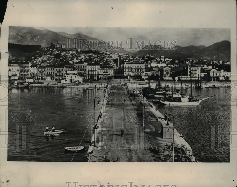 Load image into Gallery viewer, 1940 Press Photo A view of a bridge in Patras, Greece - ned49675
