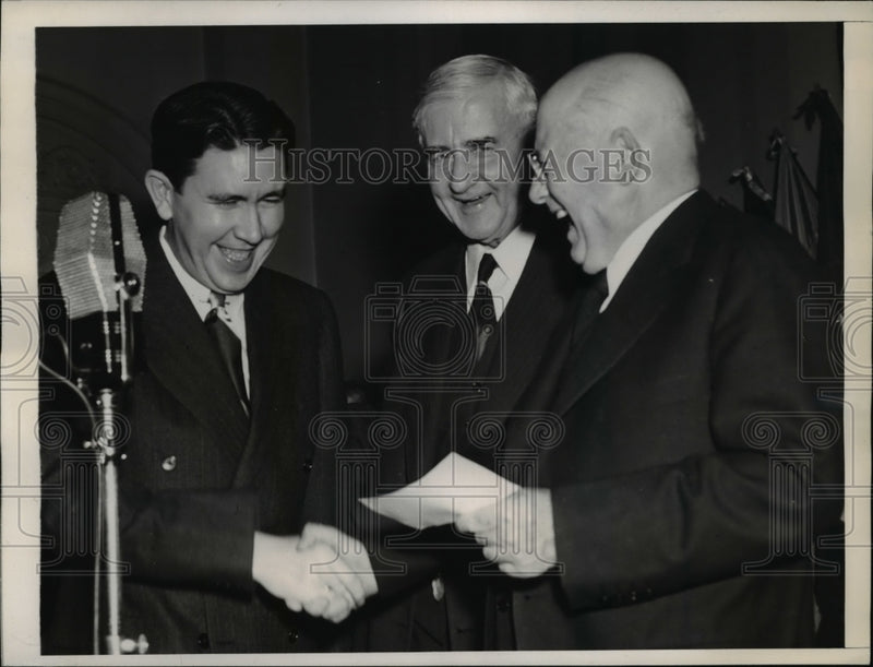 Load image into Gallery viewer, 1945 Press Photo President of Ntnl Press Club Edward Jamieson and Cam Rayburn
