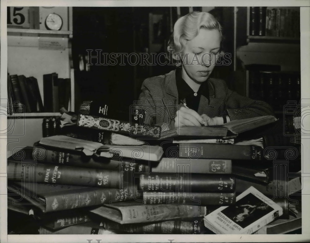 1938 Press Photo Dorothy Luke reading references