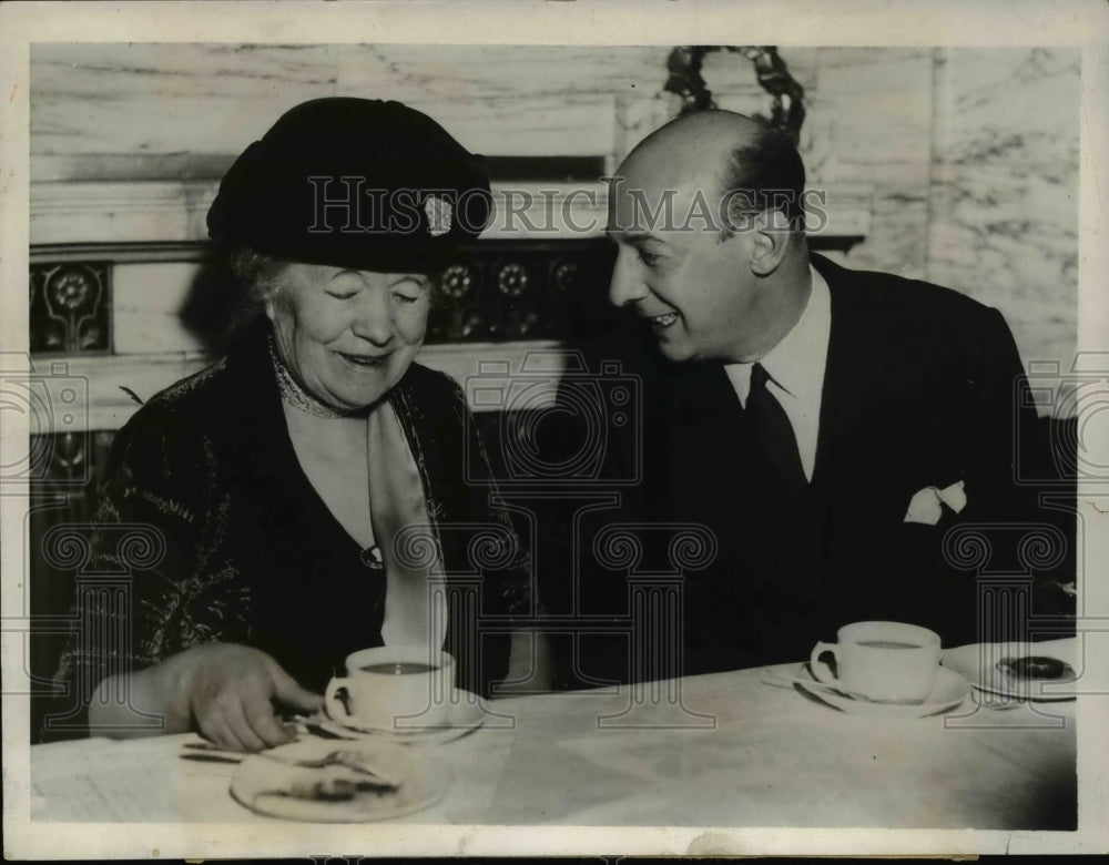 1932 Press Photo Selma Lagerlof hears about Green Pastures from Marc Connelly