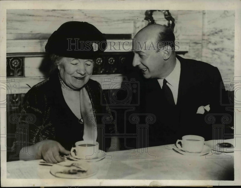Load image into Gallery viewer, 1932 Press Photo Selma Lagerlof hears about Green Pastures from Marc Connelly
