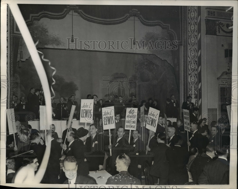 1940 Press Photo People at the demonstration for John Lewis at CIO convention