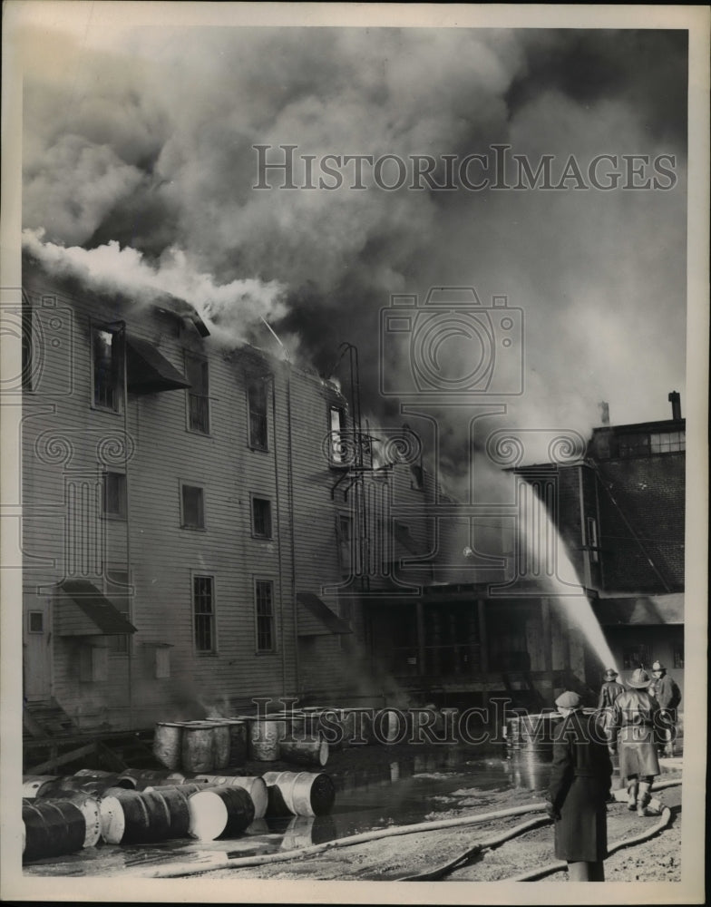 1948 Press Photo Huge fire- Historic Images