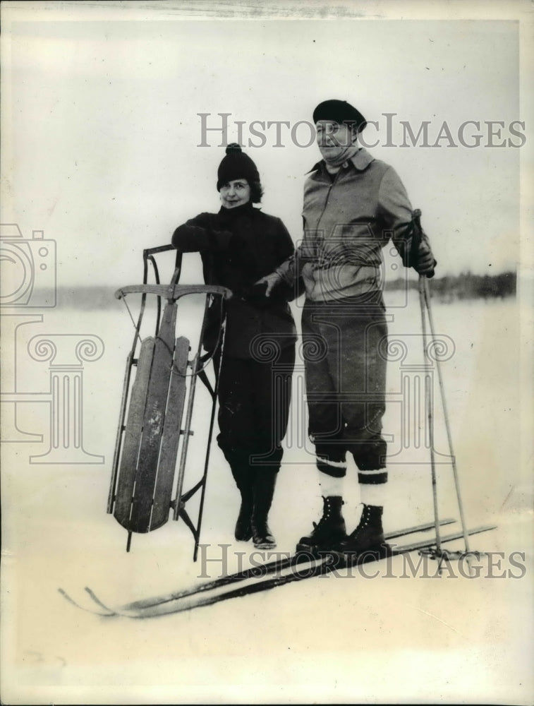 Load image into Gallery viewer, 1936 Press Photo Mr &amp; Mrs Harrison Tweed of New York City at the Skytop CLub in
