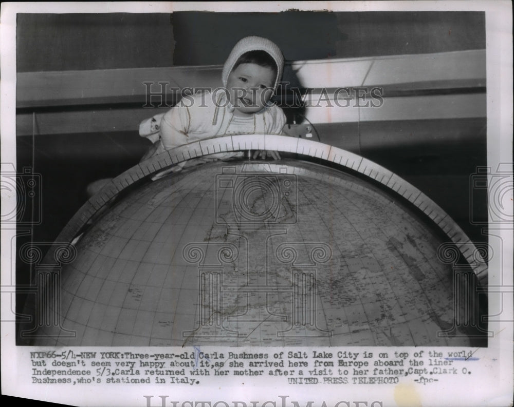 1956 Press Photo Carla Bushness as she arrived aboard the Liner Independence