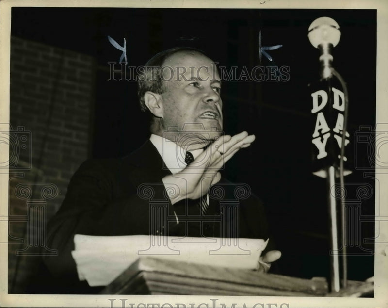 Load image into Gallery viewer, 1938 Press Photo Senator Robert J Bulkley at a speech
