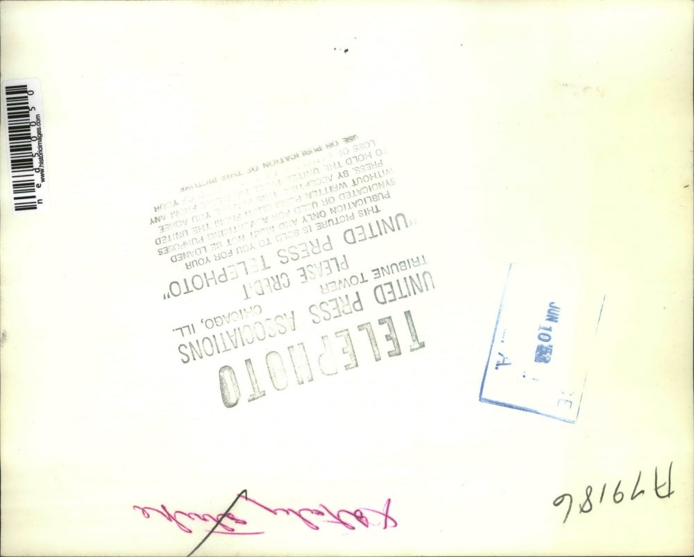 1953 Press Photo Rome Italy war vets stage sit down strike for higher pensions