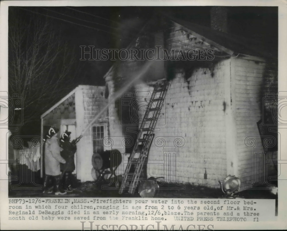 1954 Press Photo Mr. and Mrs. Reginald DeBaggis with children died in fire