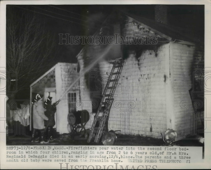 Load image into Gallery viewer, 1954 Press Photo Mr. and Mrs. Reginald DeBaggis with children died in fire
