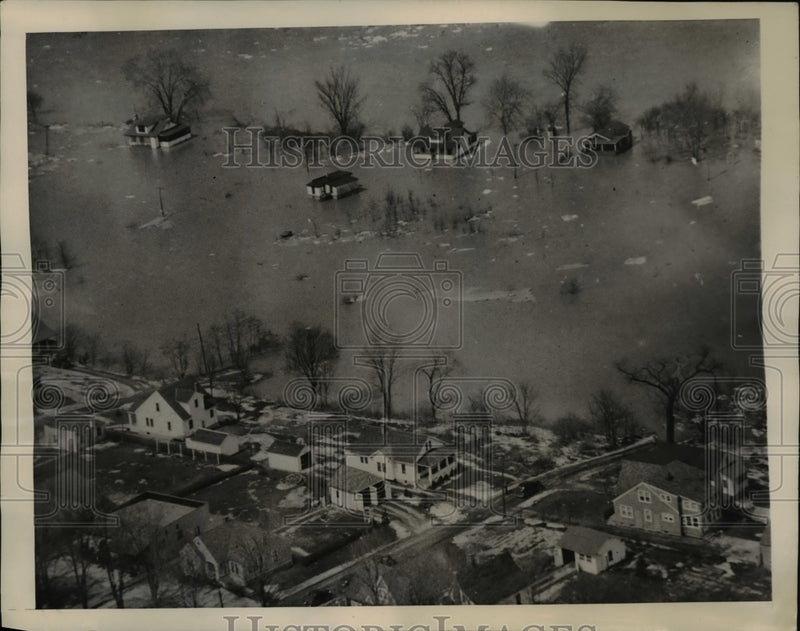 Load image into Gallery viewer, 1940 Press Photo Aerial view of floods at Westover NY Susquehanna &amp; Chennango
