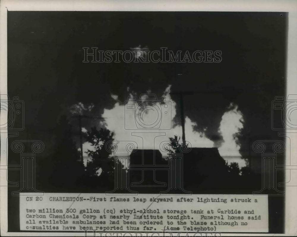 1951 Press Photo Ethyl alcohol storage tank at Carbide and Carbon Chemicals Corp