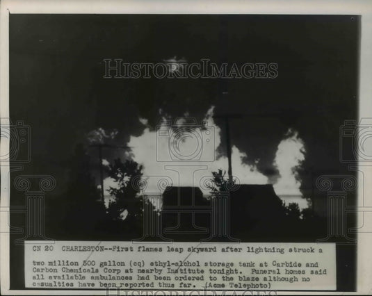 1951 Press Photo Ethyl alcohol storage tank at Carbide and Carbon Chemicals Corp