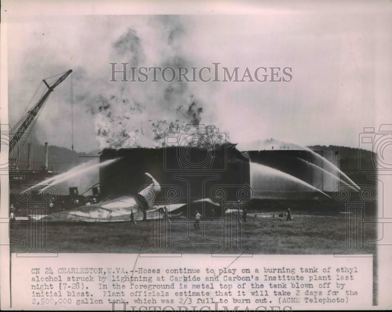 Load image into Gallery viewer, 1951 Press Photo Burning tank of equal alcohol at Carbide and Carbon's plant
