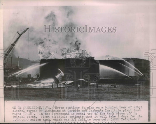 1951 Press Photo Burning tank of equal alcohol at Carbide and Carbon's plant