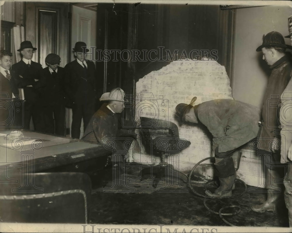 1920 Press Photo Damage from Fire in the Committee Room of the House Post Office