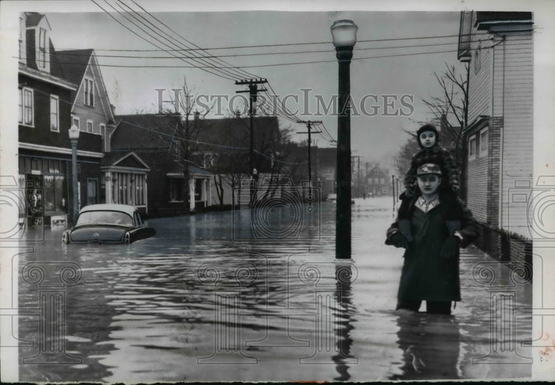 Load image into Gallery viewer, 1956 Press Photo Man carries child thru floodwaters in home town USA
