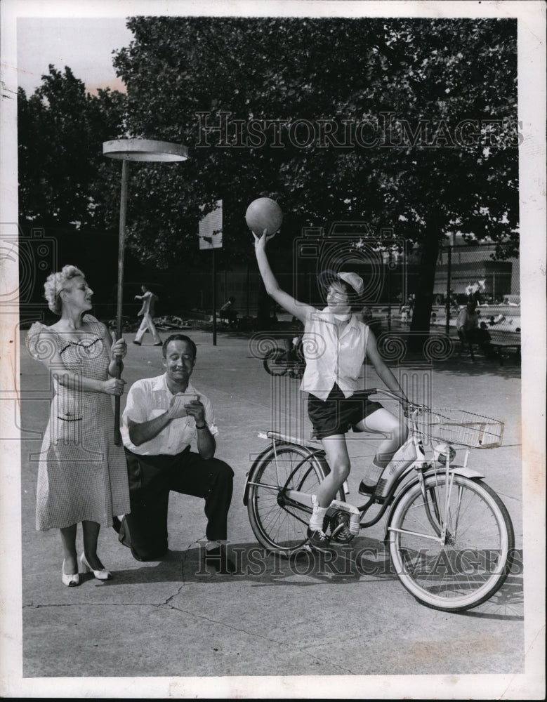 1955 Press Photo Mrs Virginia Aribarm PTA, Carl Wattke & Alice Mack