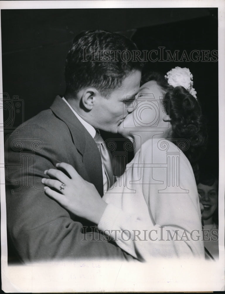 Load image into Gallery viewer, 1951 Press Photo Champaign Ill Betty Hughes receives kiss from DOn Sunderlage
