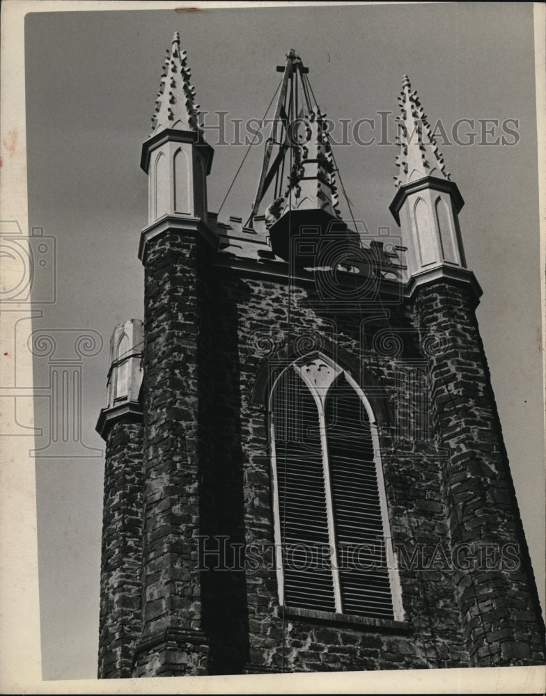 1944 Press Photo Nite steeple on a C leveland church