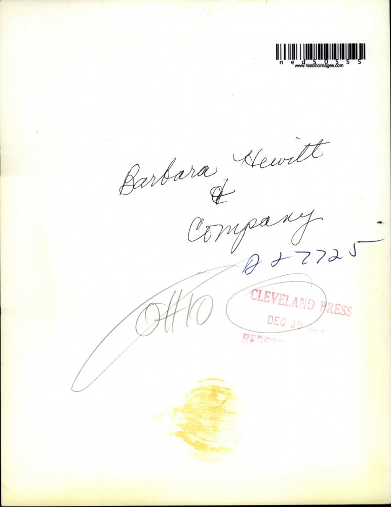 1955 Press Photo Barbara Hewitt& Company sining carols