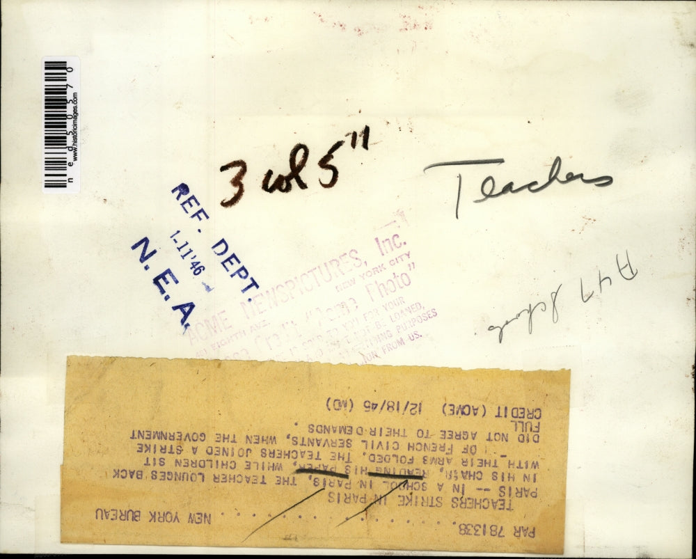 1945 Press Photo Paris France, Teachers Relax While On Strike