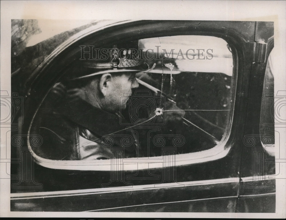 1939 Press Photo Policemen Rides in Radio Car w Bullet Hole in Window, Prague