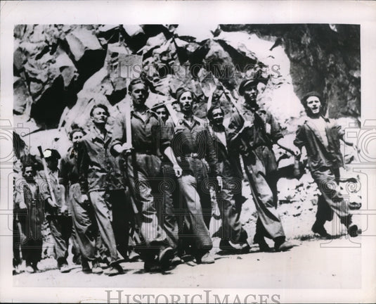 1949 Press Photo Young Communist Czech Railroad Workers, Prague