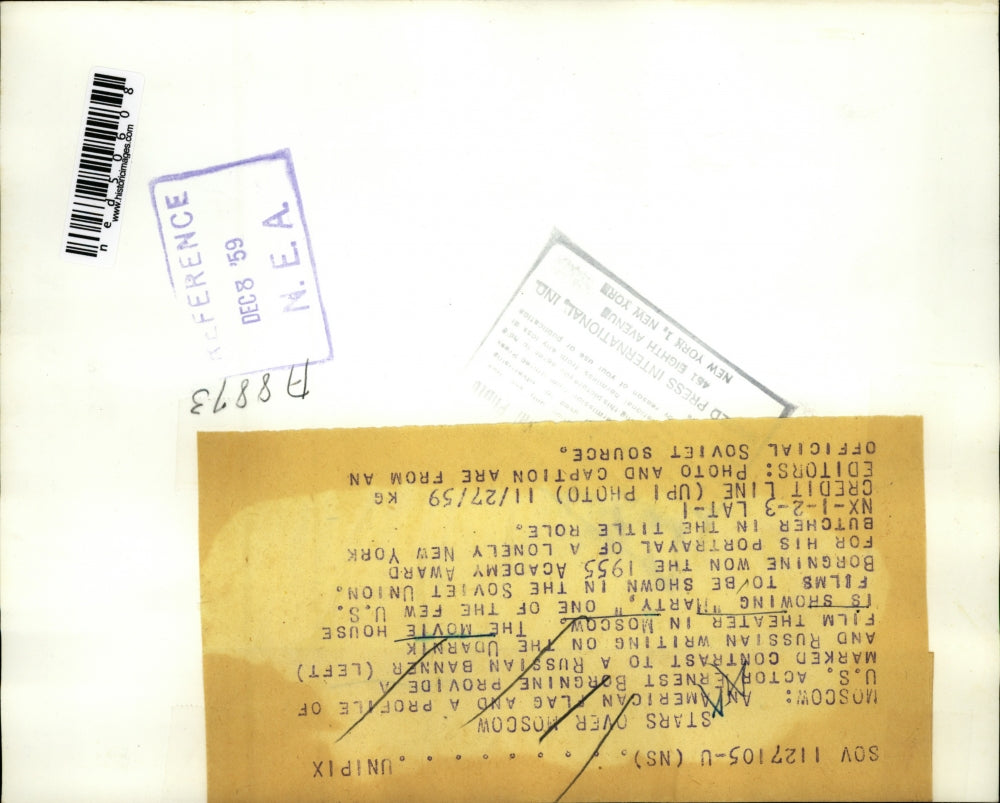 1959 Press Photo Moscow Russia, US Actor Ernest Borgnine On Billboard