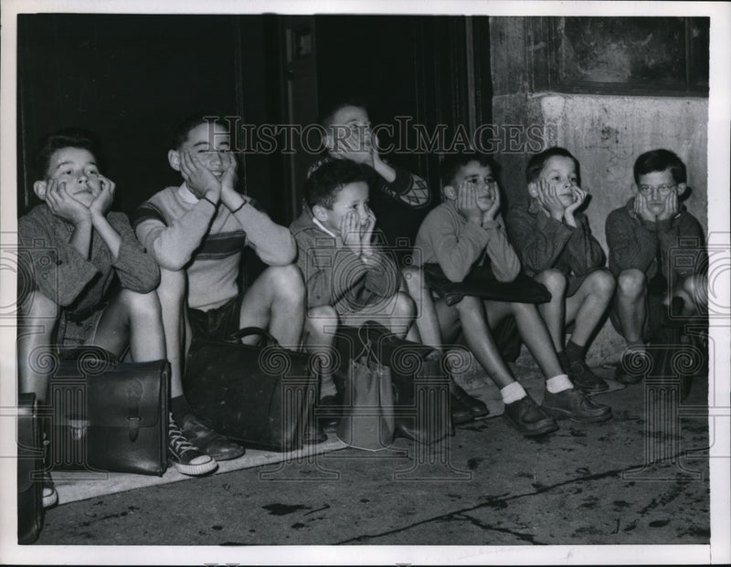 Load image into Gallery viewer, 1956 Press Photo Paris memories of busy joy filled summer linger in minds of
