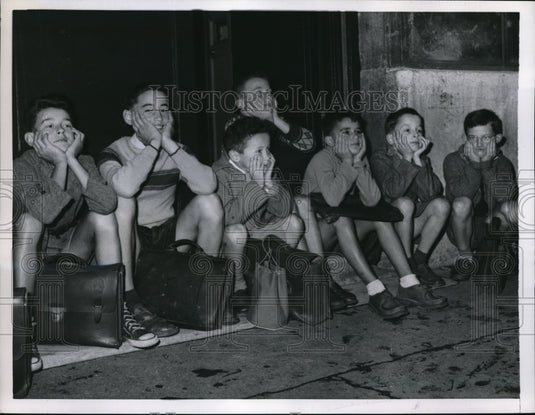 1956 Press Photo Paris memories of busy joy filled summer linger in minds of