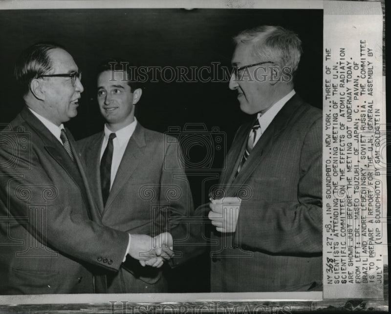 Load image into Gallery viewer, 1958 Press Photo Scientists Dr. Maseo Tsuzuhi, C. Pavan, Andre Lebedinsky
