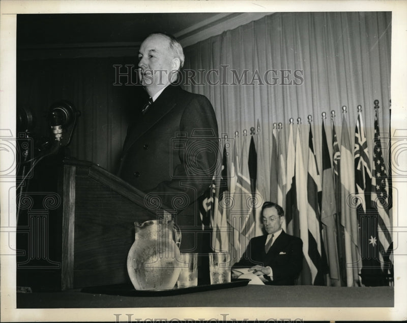 Load image into Gallery viewer, 1943 Press Photo Judge Marvin Jones addressing assembly delegates
