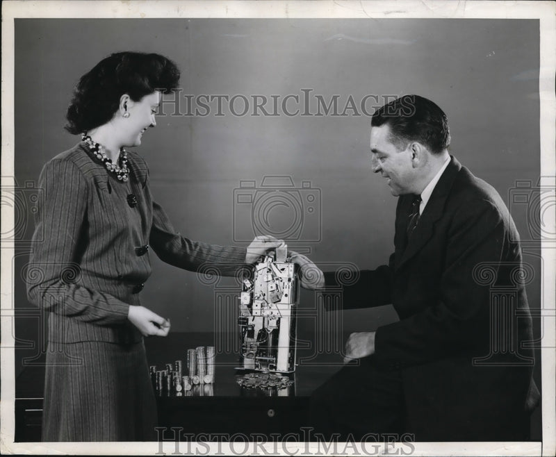Load image into Gallery viewer, 1946 Press Photo Coin Changer Waterman Building Jayne Parmelle Walter Hunsinger
