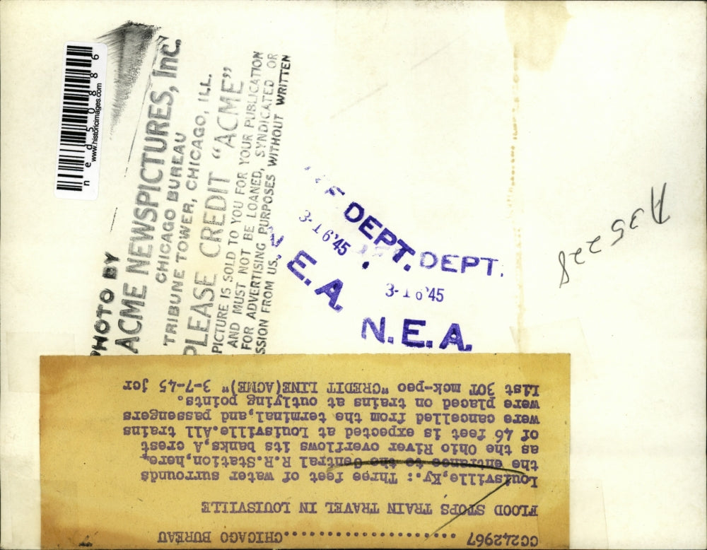 1945 Press Photo Three feet of water surrounds the Central R.R. Station