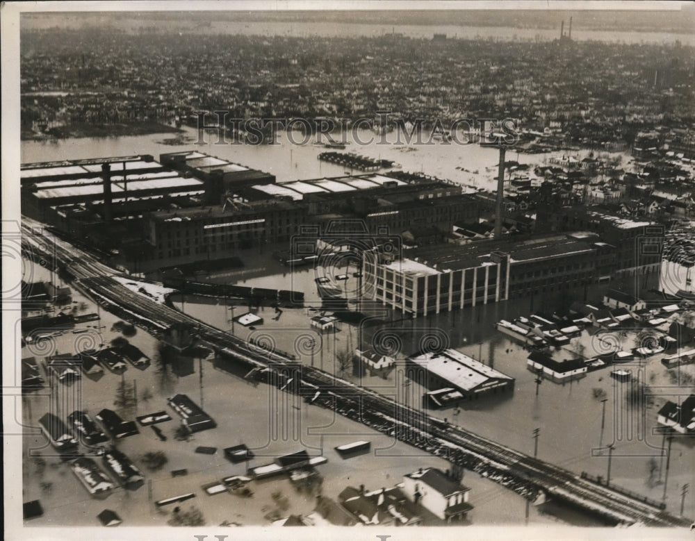 1937 Press Photo A factory district in Louisville, KY that is flooded.