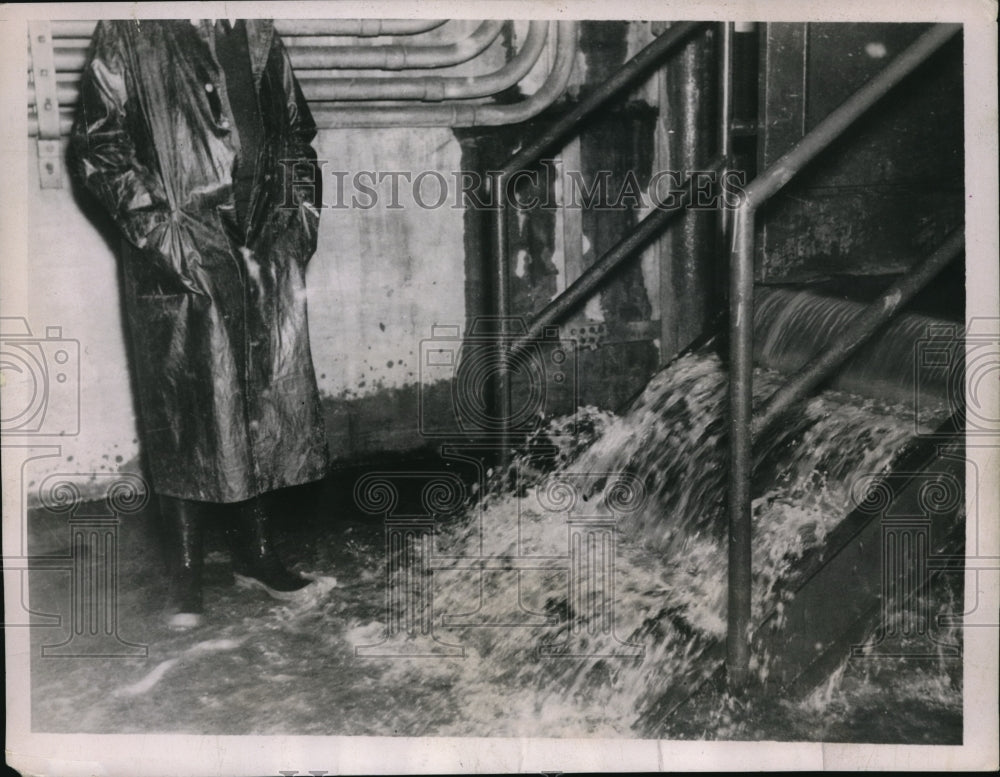 1937 Press Photo Ohio River Flood Waters at Riverside Power Plant Louisville