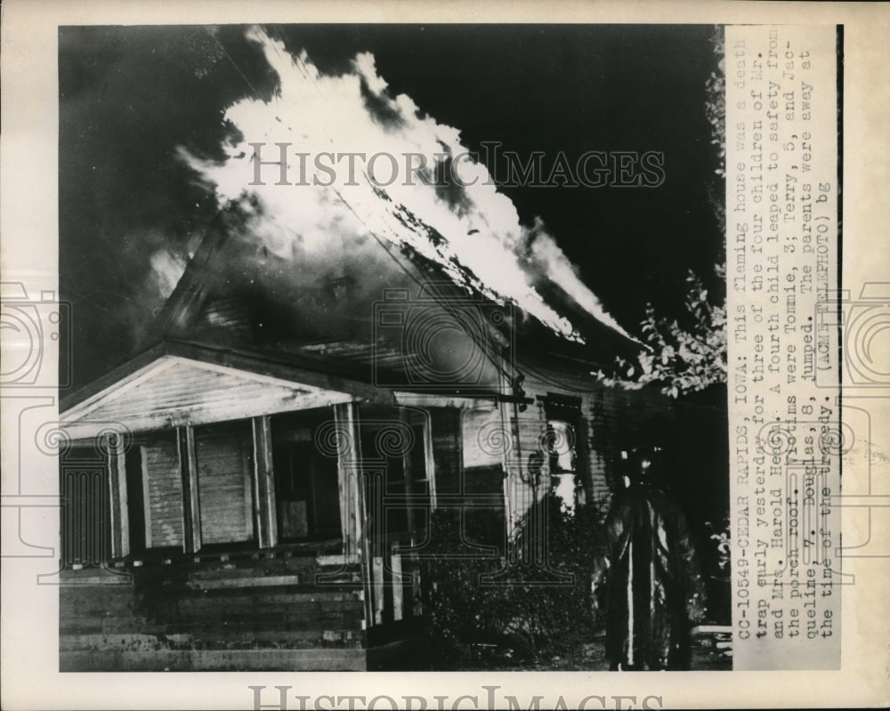 1950 Press Photo Cedar Rapids Iowa Home of Harold heath burns down