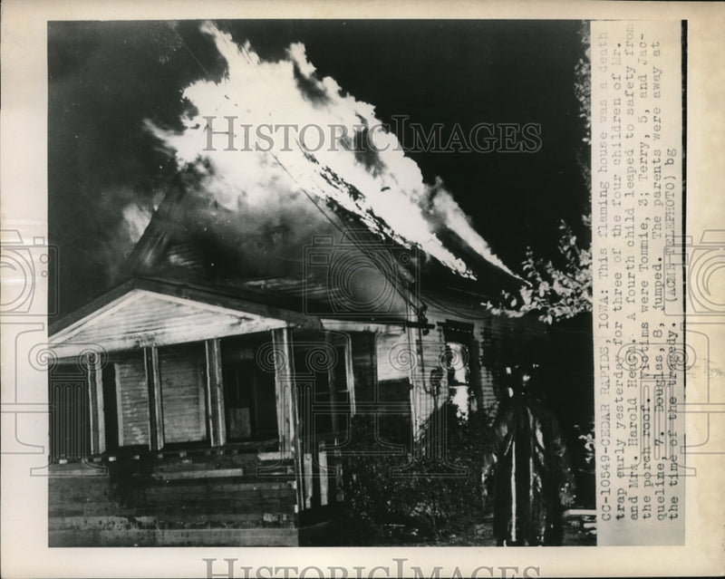 Load image into Gallery viewer, 1950 Press Photo Cedar Rapids Iowa Home of Harold heath burns down
