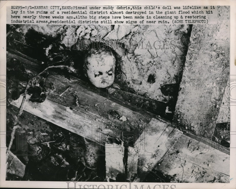 Load image into Gallery viewer, 1951 Press Photo Kansas City Kansas wreckage of residential fire
